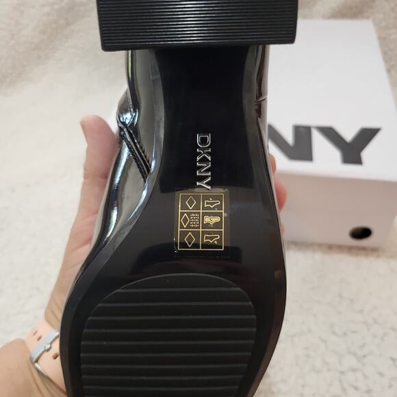 NEW DKNY Women's Steph Heeled Boot booite Glossy Black size  9.5 - Picture 4 of 7